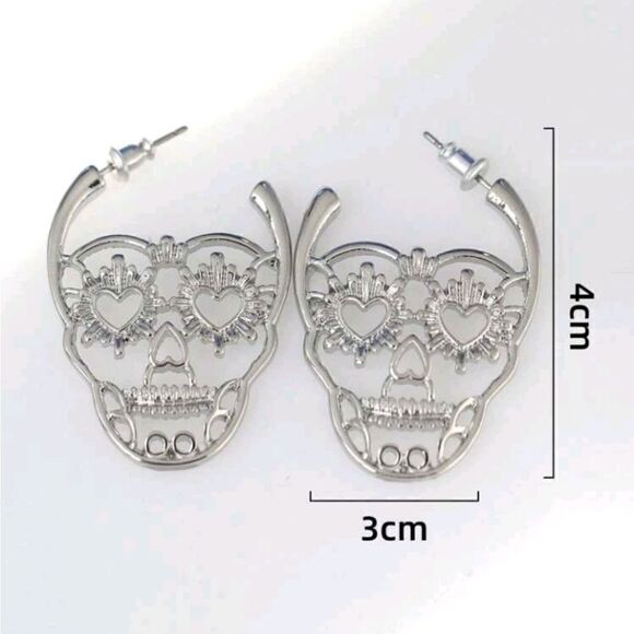 Antiqued Silver Gothic Skull Earrings Punk Vibe Lightweight Dangle - Picture 4 of 6